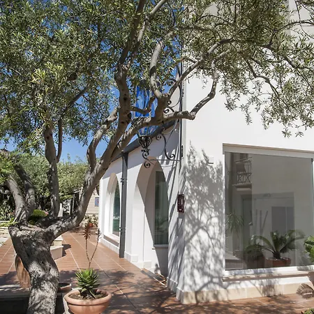 מלון Baia Del Capitano צ'פאלו