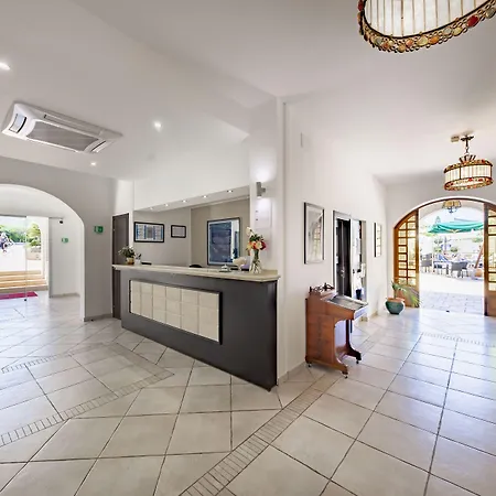 Baia Del Capitano 4* צ'פאלו