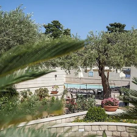Ξενοδοχείο Baia Del Capitano 4*