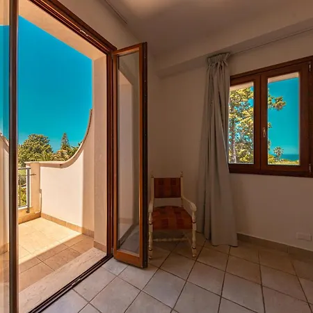 Hotel Baia Del Capitano