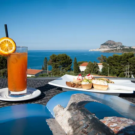 Baia Del Capitano Hotel 4*