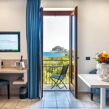 Baia Del Capitano Hotel 4*