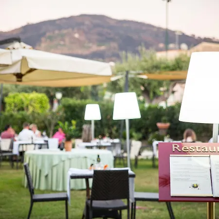 Baia Del Capitano Hotel 4*