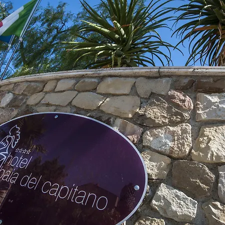 호텔 Baia Del Capitano 4*