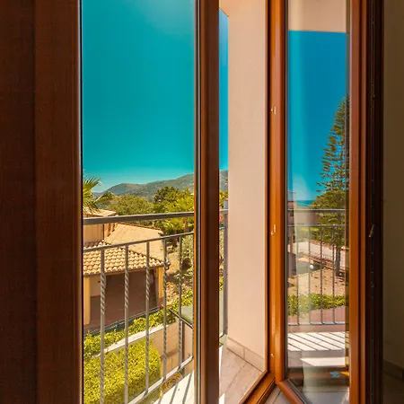 Baia Del Capitano Hotel 4*