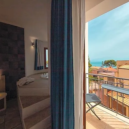 Baia Del Capitano Hotell 4*